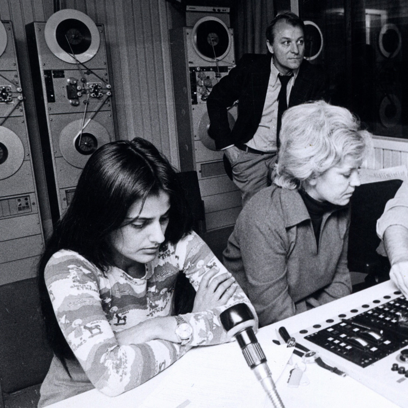 Navina Sundaram im Studio